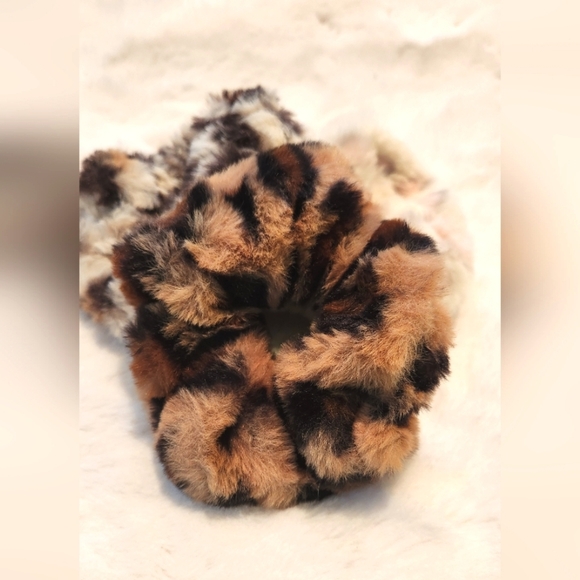 NWOT Philocaly Faux Fur Animal Print Scrunchies - lot of 3 - Picture 2 of 4